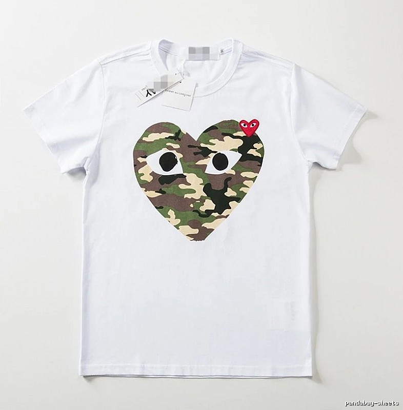 Comme des Garcons PLAY 2021-17 Green Style 2117 Heart Logo T-Shirt City Outfit