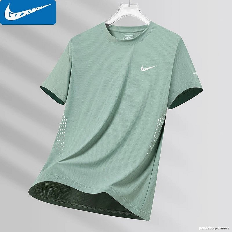 Nike Summer Athletic T-shirt Lightweight Short Sleeve with Bold Graphic